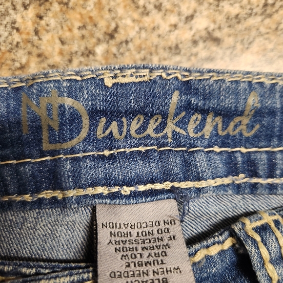 New Direction Weekend Light Blue Wash Crops Size 12 - Picture 5 of 7